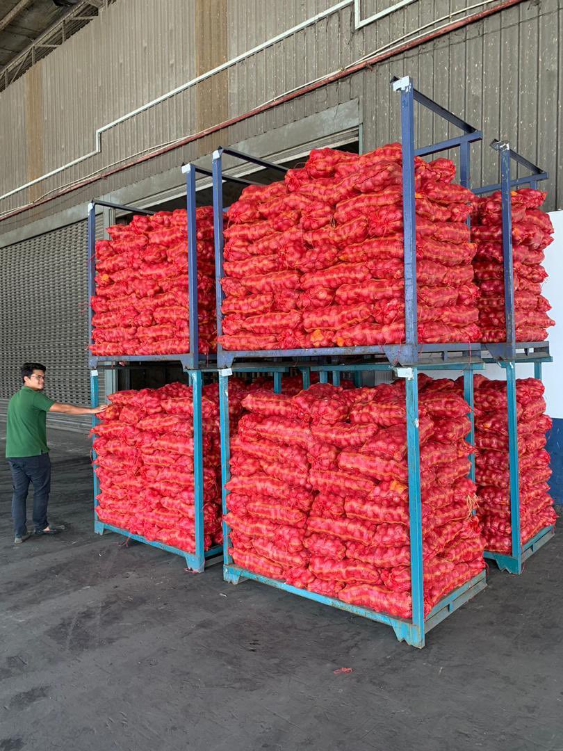 izzuddinjfr's tweet photo. ISU BAWANG MAHAL

Okay sebagai pembekal barang barang kering termasuk bawang, aku nak jelaskan isu harga naik ni bukan tiba tiba jadi.

Ini isu bekalan tak cukup sejak bulan Ogos lagi kerana banjir di India. India merupakan pembekal bawang terbesar di dunia. https://t.co/BnKPLncK21