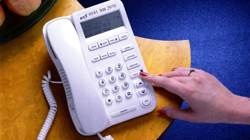fritz_com_ch's tweet photo. Als im Jahr 2000 Telefone wie dieses #hipp waren, bastelten wir gerade an unserer ersten #FRITZBox 🤩... Welch schöne #Erinnerungen zum internationalen #Tagdestastentelefons
#pushbuttonphoneday #18November https://t.co/lQBg4rwBQN