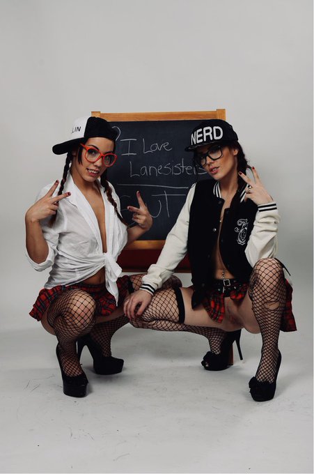 Pour tout ceux qui s&rsquo;abonne a notre https://t.co/FfkHc8niqN  https://t.co/pq91EcdwqG aujourd&rsquo;hui , nous<a href="/tag/nerd"class="tags"><span>#nerd</span></a><a href="/tag/nerds"class="tags"><span>#nerds</span></a><a href="/tag/geekgirl"class="tags"><span>#geekgirl</span></a>