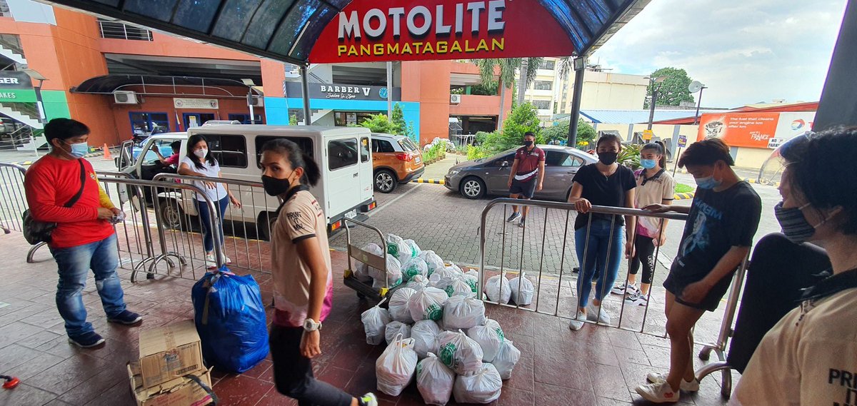 Volleyball Community Gives Back tweet media