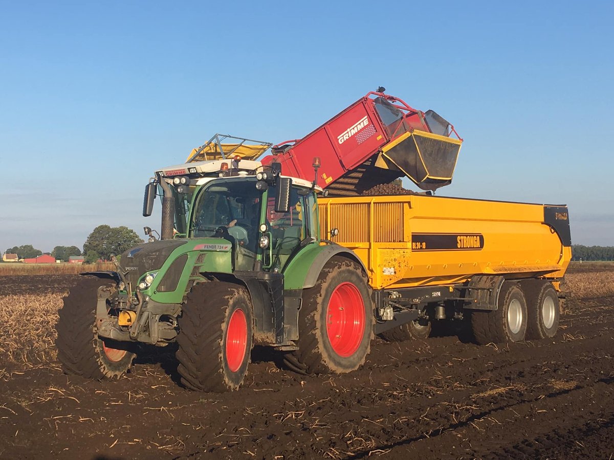 StrongaLtd's tweet photo. Stronga is the trailer of choice for those professional root crop contractors who need reliability, efficiency and performance from their machinery.
#stronga #bulkloada #trailer #agriculture #farming #harvest #rootcrops #segragymnasiet https://t.co/iX4fTdxDIS
