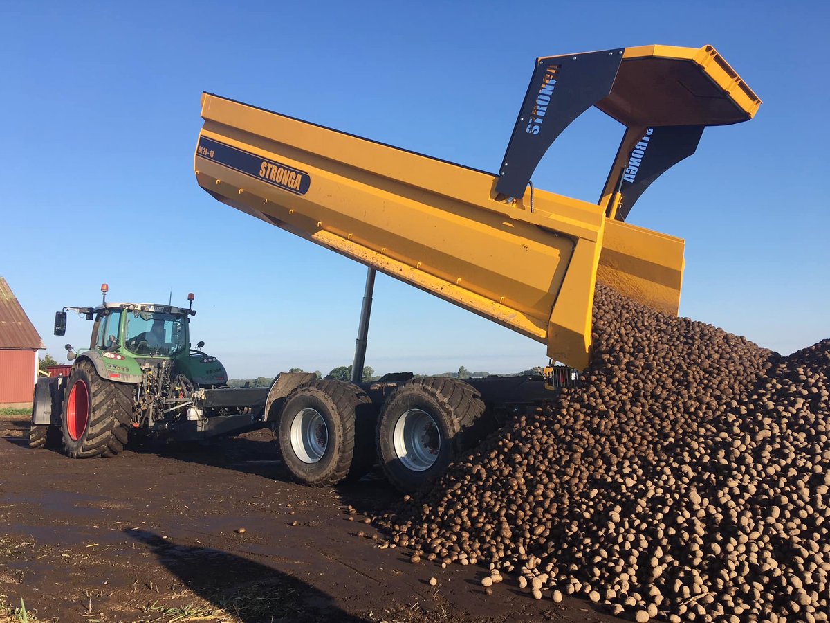 StrongaLtd's tweet photo. Stronga is the trailer of choice for those professional root crop contractors who need reliability, efficiency and performance from their machinery.
#stronga #bulkloada #trailer #agriculture #farming #harvest #rootcrops #segragymnasiet https://t.co/iX4fTdxDIS
