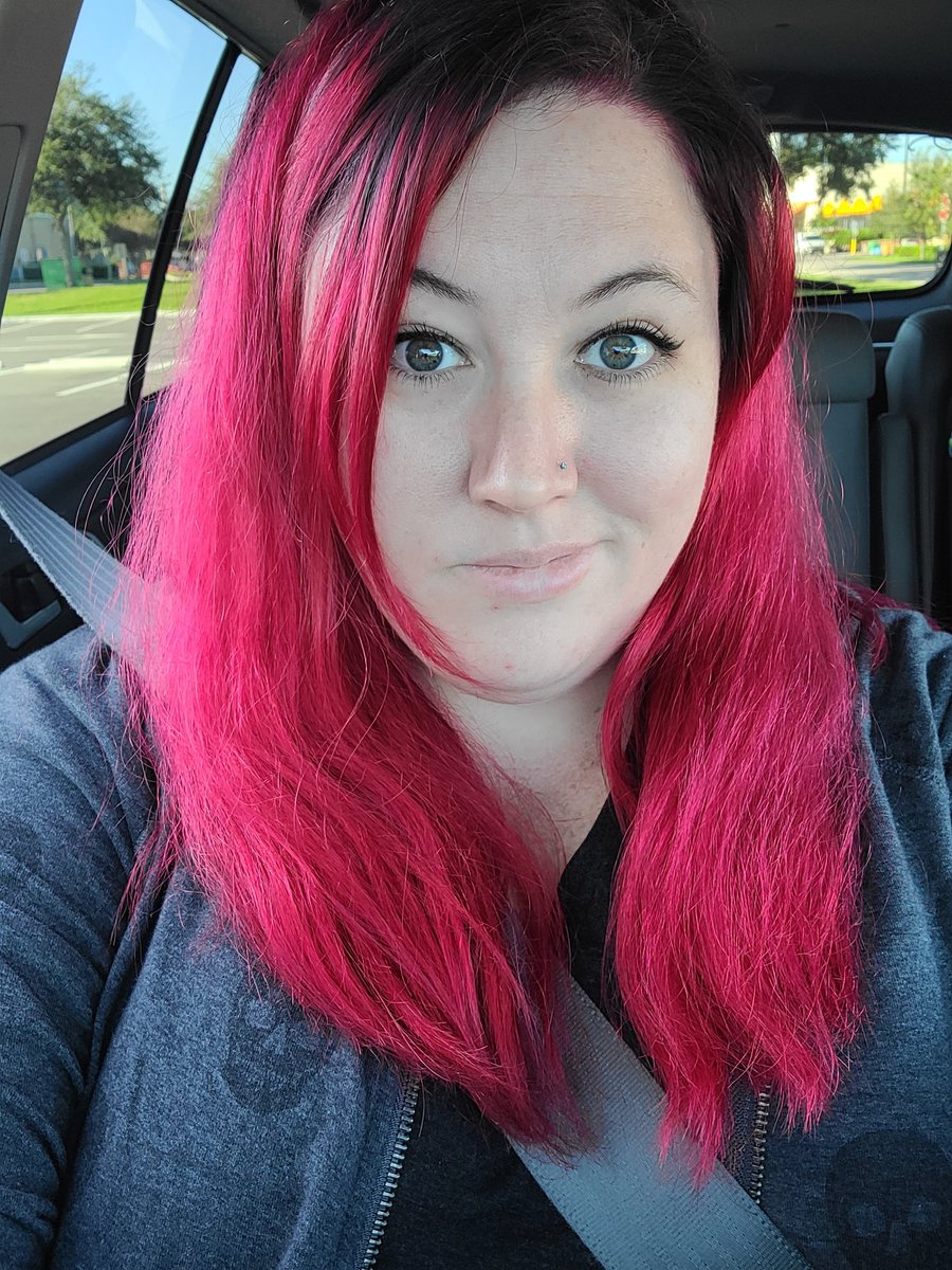 IzzieDeadnow's tweet photo. I'm soooo feeling this color! #Wrath #ArcticFoxColor #DoOrDye https://t.co/yWdWXpmgEP