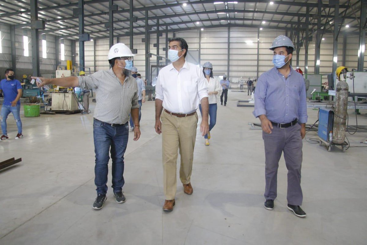 Palacios Hermanos es una Pyme Chaqueña dedicada a la industria de la construcción. 

En su planta de 6400 m2 y más de 60 trabajadores realizan estructuras metálicas de alma llena, sistema ideal para construcción de centros comerciales, centros logísticos y edificios entre otros.