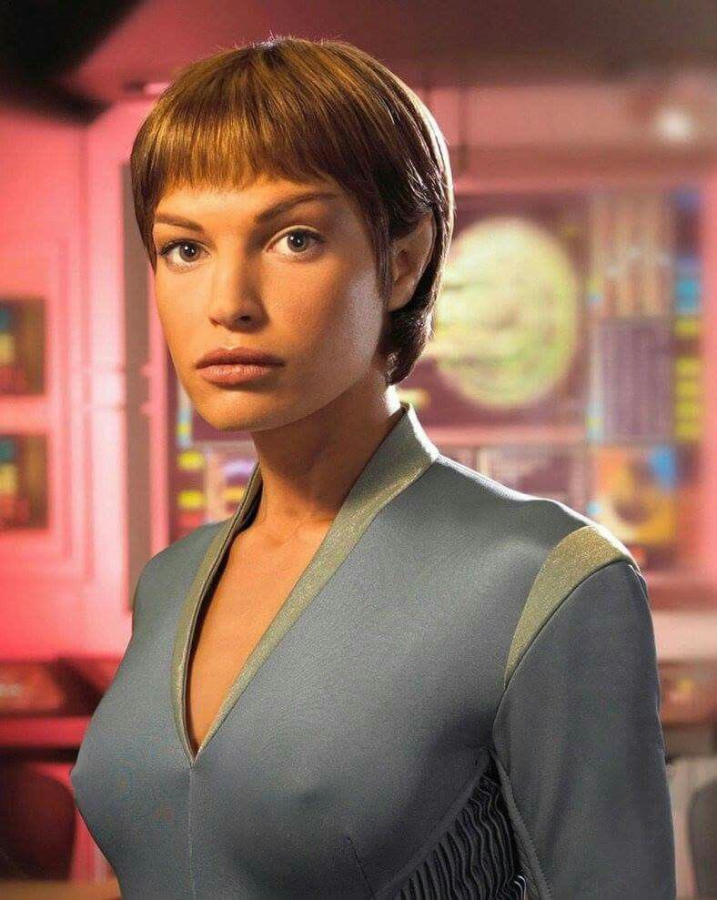 GuigleyP's tweet photo. @CatboyRoxy Your mom kins with T’Pol, a Vulcan from Star Trek Enterprise. Now stop panicking and do your school work. https://t.co/0l5pDa1738