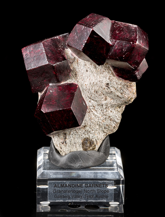 Awesome Almandine Garnets on Matrix from Granatenogel North Slope, Gaisberg Valley, Tyrol, Austria

Photo: Greenstone Fine Mineralia

#minerals #crystals