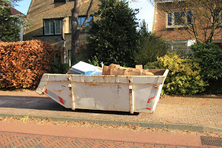 LSPS guide to using a skip for house clearances>> #houseclearance #skiphire hubs.ly/H0zMSQx0