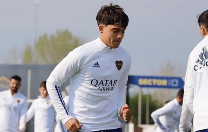 la12tuittera's tweet photo. Informa @CHICHOGROSMAN que viernes vs Lanús, podrían hacer su debut oficial en la primera de #Boca dos juveniles.

Exequiel Zeballos y Cristian Medina (ambos cat. 2002). https://t.co/mNes3lFzgh