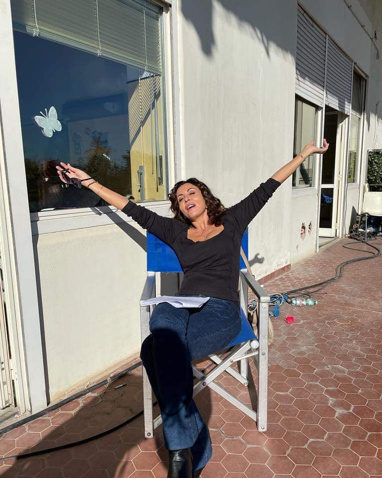 SabrinaF_Family's tweet photo. Cuando sale el sol y se convierte en paraíso 🌸
Un beso desde el rodaje 
•
•
Quando esce il sole e diventa paradiso 
Un bacio dal set 
•
•
#sabrinaferilli #ferilli #ferillifamily 
#picsoftheday #officialfans 
#osquiero❤ https://t.co/4AfuuSW37U