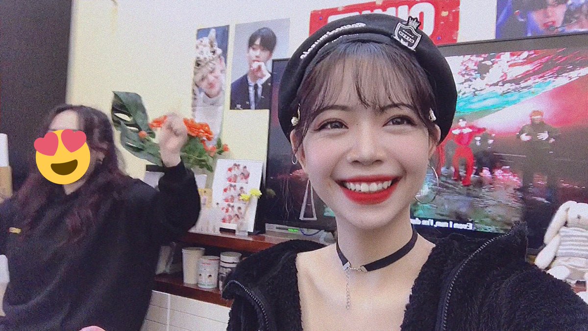 UMe_vn's tweet photo. Couldn't imagine that my 2020 would end up another 성덕 year for me! Thank @arirang_ASC so much for this amazing opportunity! Also, thank you @CIX_twt so much for being the sweetest boys ever! Love you all from the bottom of my heart, more than words can say 🤍🤍
#CIX #씨아이엑스 https://t.co/w4AB0EnARZ