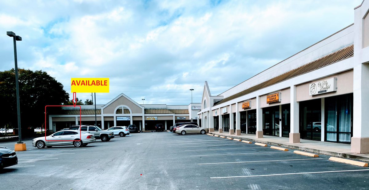 horizon_leasing's tweet photo. COMMERCIAL FOR LEASE IN NORTHEAST!
End Cap unit available in busy Shopping Center.​  Center is located on signalized intersection with excellent visibility.​  Top space on pylon sign available.​  
Center is located at the entrance of Columbia Place Mall https://t.co/p9IfW8ToNQ