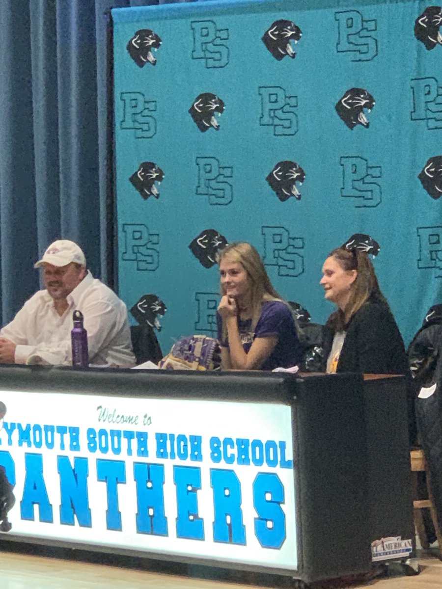 Congratulations to Amelia Freitas on her day of signing to University of Albany
