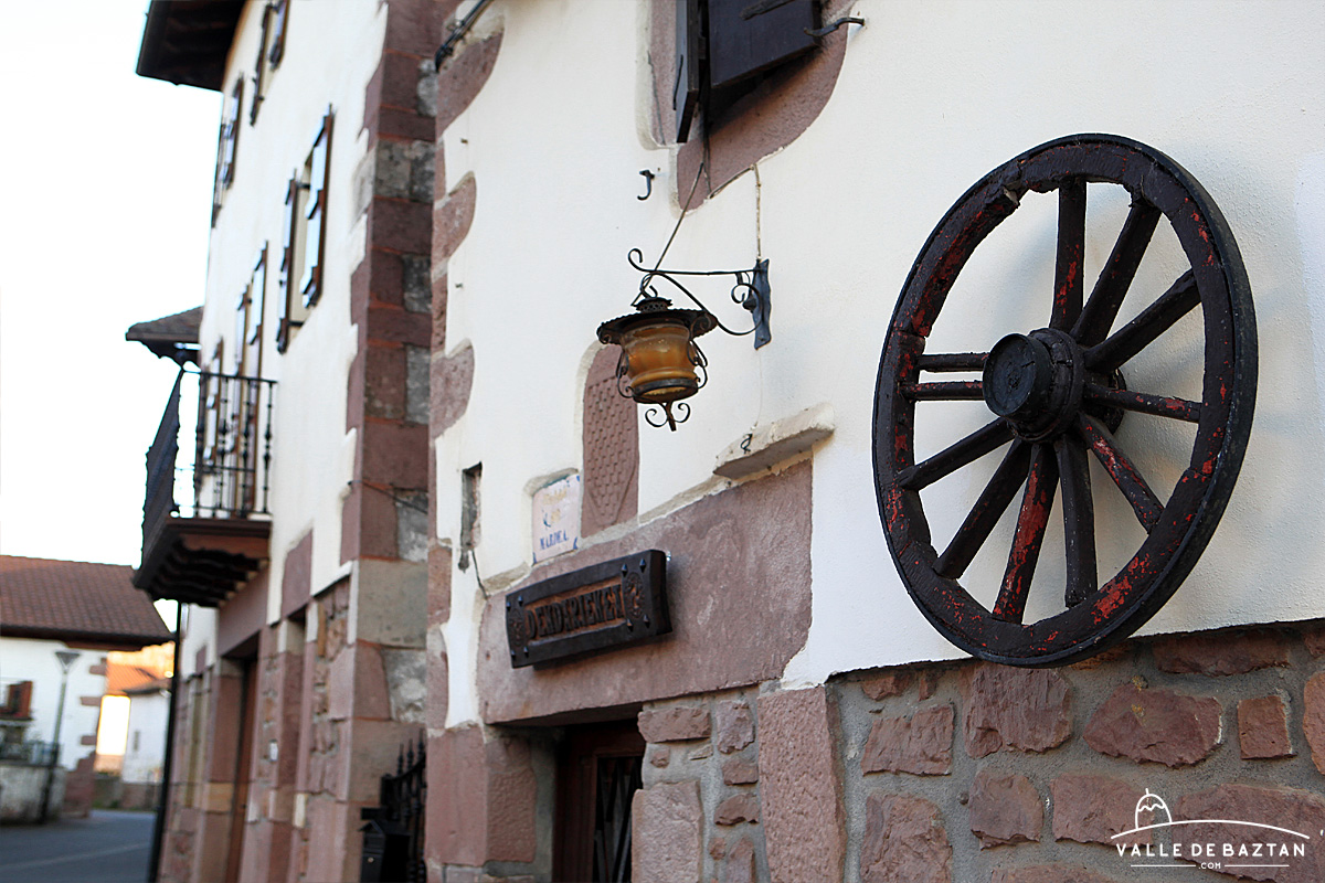valledebaztan_'s tweet photo. 2020-11-18 Arraiozen barna pasaietan / De paseo por las calles de Arraioz y su barrio Mardea.

https://t.co/aoQWdQuCSd https://t.co/9BZjhsHg1i