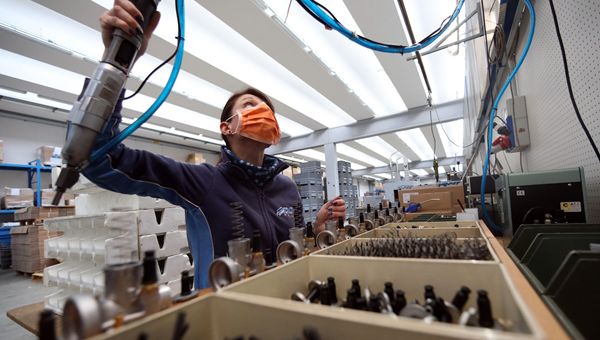Nell'ambito del rinnovo del CCNL delle PMI metalmeccaniche aderenti a <a href="/ConfimIndustria/">Confimi Industria</a> è stato stipulato l'accordo di adeguamento dei minimi retributivi. Ora le trattative continuano con la volontà di raggiungere un rinnovo contrattuale in tempi brevi. 

👉🏻farecontrattazione.adapt.it/wp-content/upl…