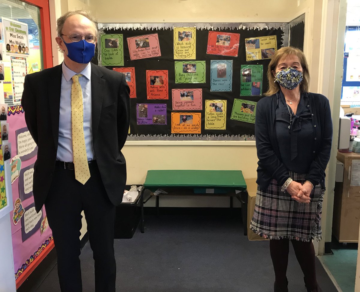 LordWeirDUP's tweet photo. This afternoon I met one of the many dedicated teachers we have in NI. Mrs Green of Glenwood PS has over 30 years of service in that school alone. 
I also announced that their wonderful P4 choir was “NI Choir of the Year” which, it’s fair to say, they were pretty thrilled by😊 https://t.co/XxnUKh5DeY