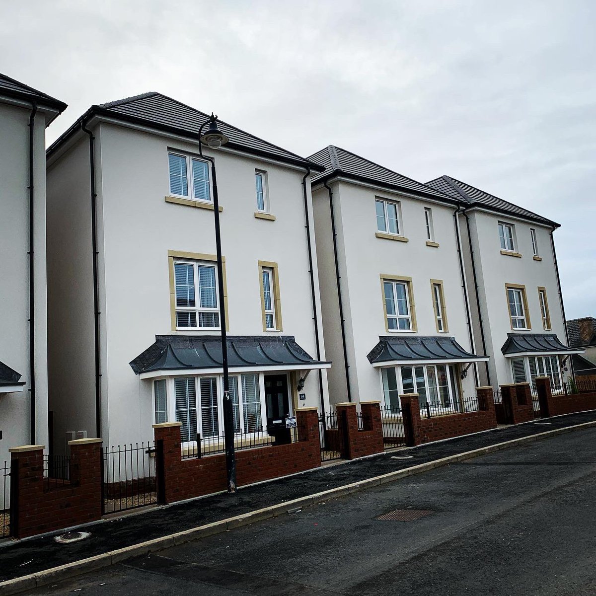 It’s a wrap! All plots sold on the first phase of our venture into the mainstream market with all of our lovely customers moved in by Christmas 🎄 here’s looking forward to the next chapter of our Abode Waterstone journey 🏘#abodebywaterstone #abodecoeddarcy #newbuildhomes