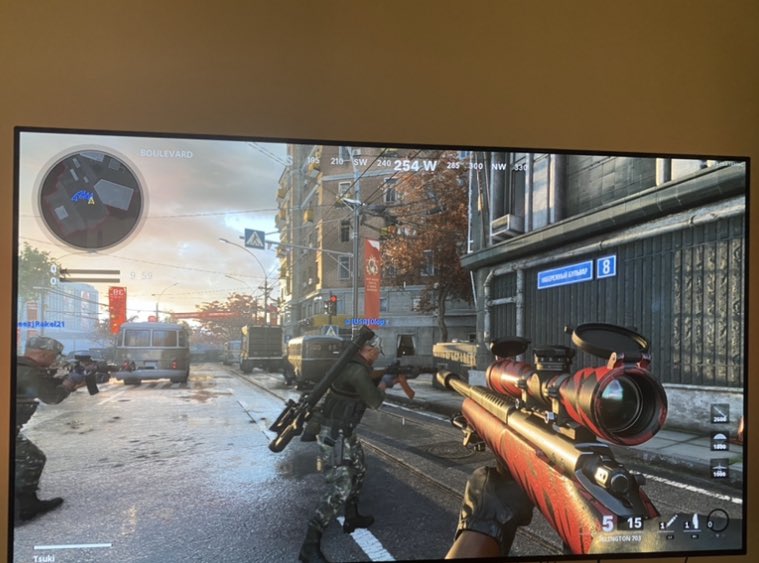 TehGenuine's tweet photo. @sauskeus @jtmooten De 65” echt een geweldige tv en ja dat is normale ps4 niet pro, dus wacht ook op een ps5 https://t.co/lmNwau7leL
