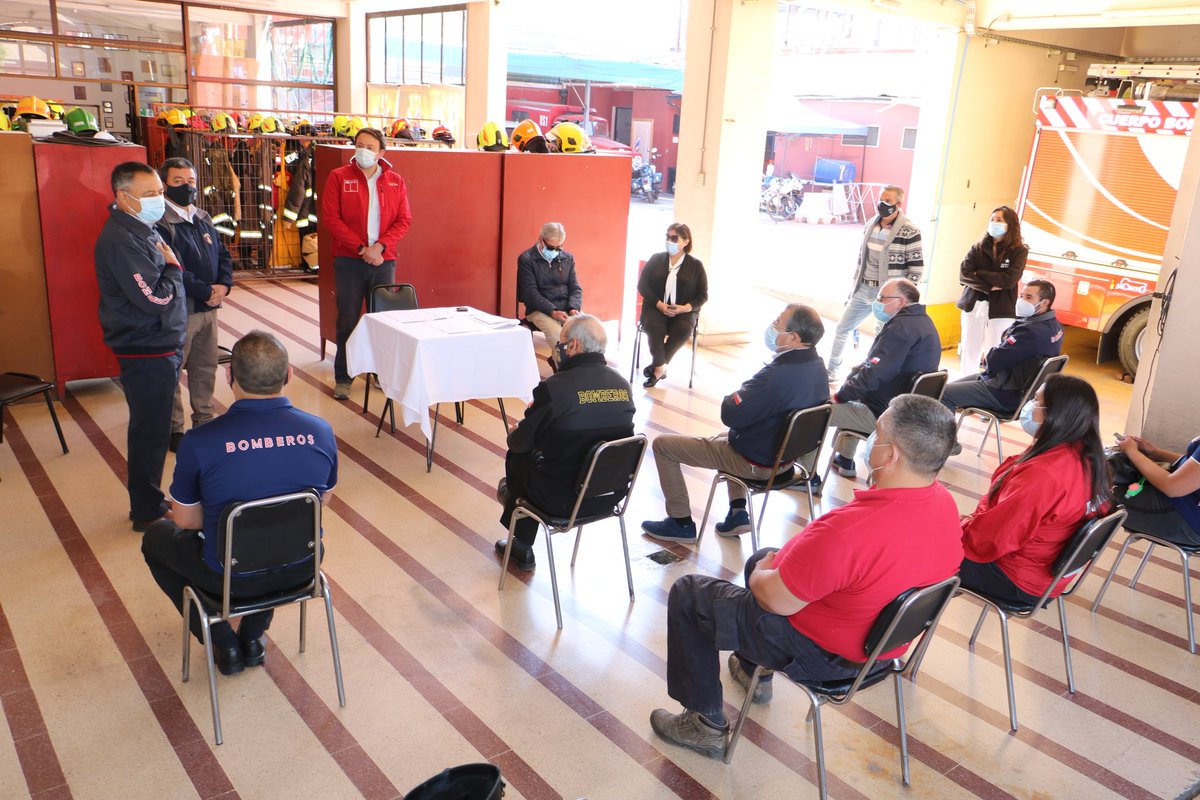 En #SantaCruz, Gobernador <a href="/EthitYamil/">Yamil Ethit</a> entregó un Subsidio Presidencial para la adquisición de elementos de protección personal en pandemia para los cuerpos de <a href="/BomberosdeChile/">Bomberos de Chile</a> de #Colchagua