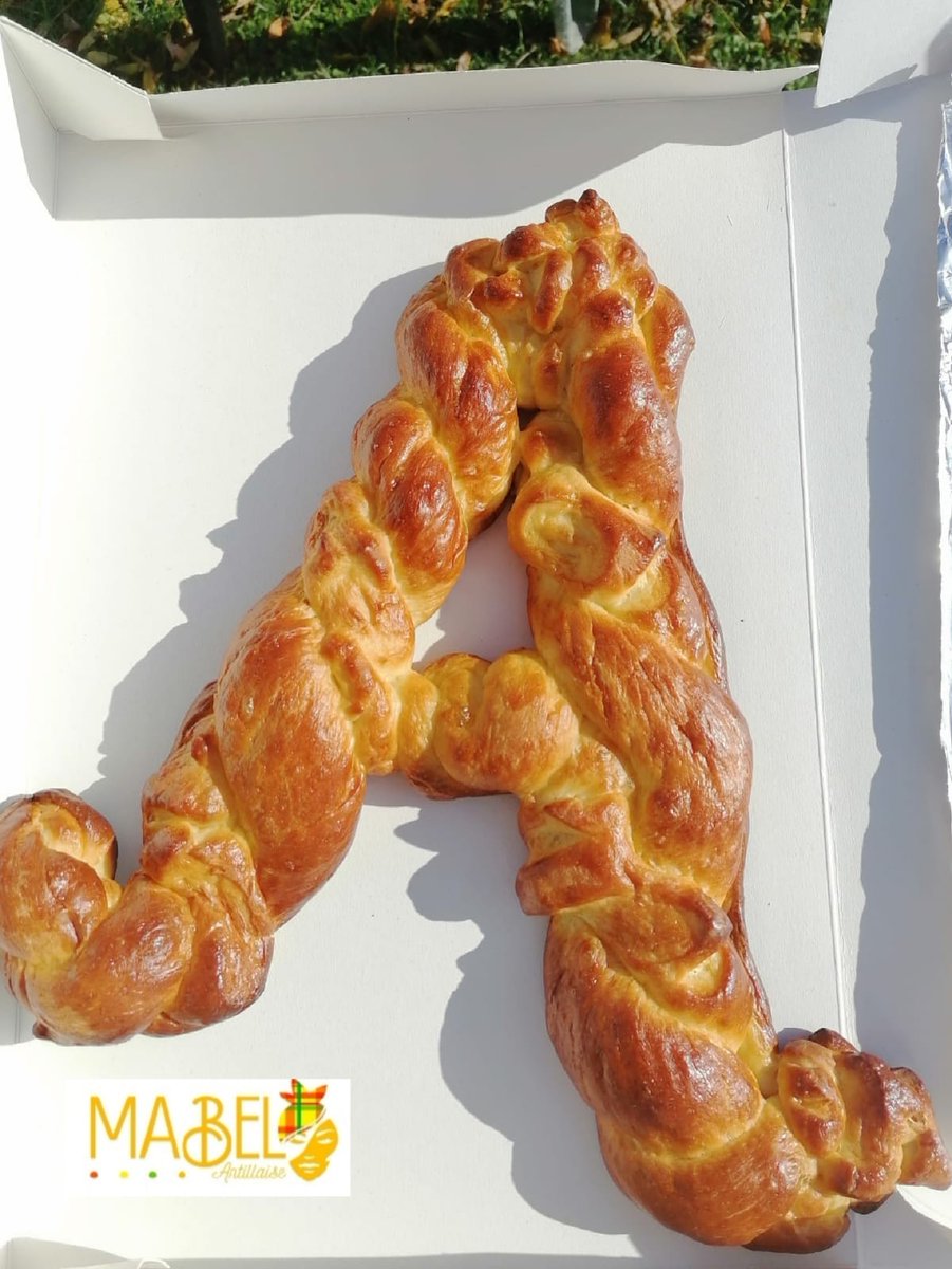 NumaYorick's tweet photo. Personnaliser vos Pain au Beurre (Brioche Martiniquaise) avec des lettres ou des chiffres 👀🤯🍞
#MabelAntillaise❤🧡💛 https://t.co/h5fUdXhez4