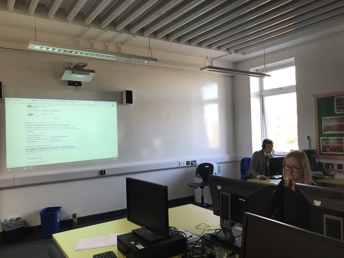 TownleyCS's tweet photo. #TownleyComputing Yr13 revision lesson on algorithms being delivered live online. #TownleyInspire great 👍 work team ! https://t.co/dHZo5h5Q3s