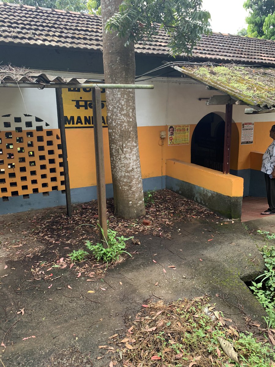 NSMlive's tweet photo. Historical Mankara Railway Station was closed down by the Railways in 2017. This station was constructed in 1915 by then viceroy of India, Lord Chelmsford, for a member of his Executive Committee, Sir C. Chettur Sankaran Nair, to come to his home by train. 1/3 https://t.co/a2V5LErone