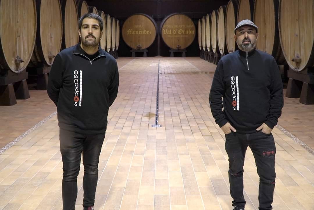 Visita a una de las empresas que más tiempo lleva confiando en nuestra productora. 👌🏻
Es una placer recorrer las espectaculares instalaciones de #LlagarMenéndez de nuevo. 👀🍏
¿Todavía no les sigues en #Facebook? 
Estás a tiempo. ✅
➡️ Sidra Menéndez 👍🏻