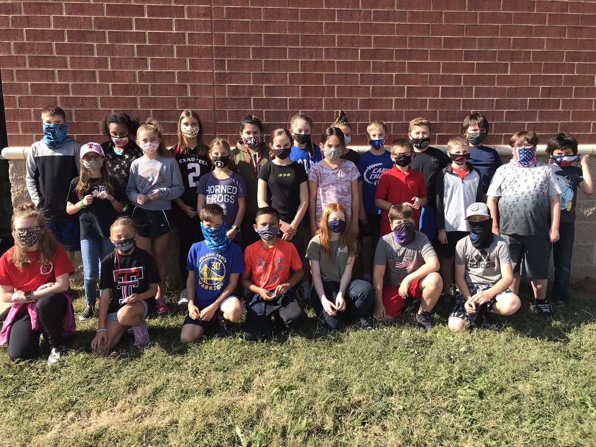 raineyrockets's tweet photo. These students showed up everyday during this crazy time. Perfect Attendance for the second six weeks. Congratulations #bestatYES #raineyatomsmashers https://t.co/g7hFbephHG