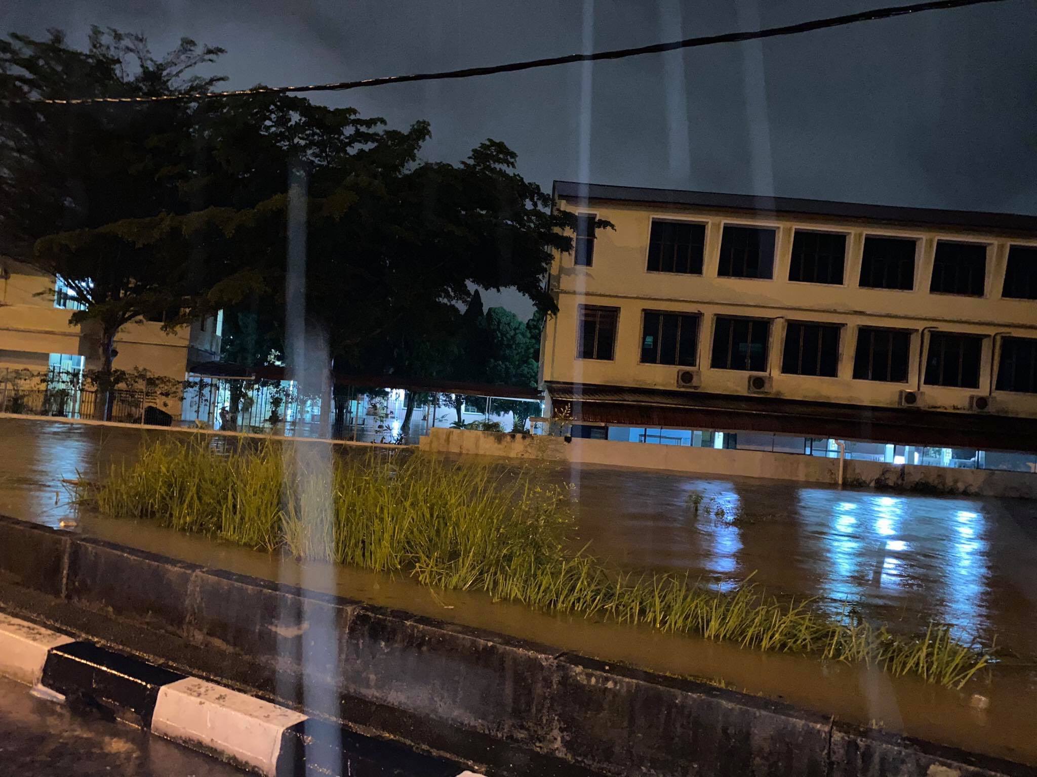 Viral Perak On Twitter Banjir Sekitar Kuarters Tnb Jalan Silibin Ipoh Kredit Then Molzhi