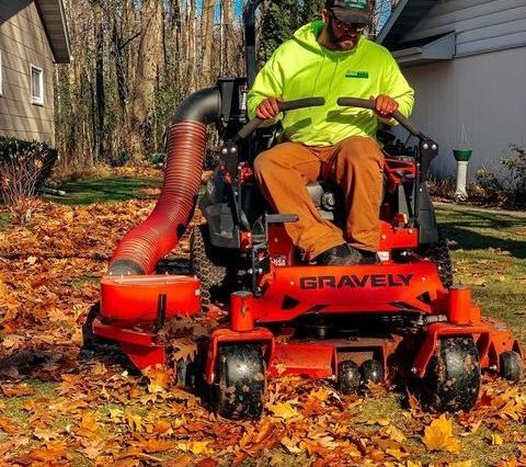 GravelyMowers's tweet photo. Some #FallMowing action with Nate's Cutting Edge Lawn Care π (Manitowoc, WI) #TeamGravely https://t.co/9sFruoMyBY