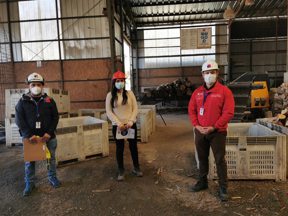 ISLLosRios's tweet photo. Director Regional @pabloalva visita empresa Valdiviana Ecoleña @ecolenavaldivia difusión de Paso a Paso Contigo
#Valdiviacl #pasoapasocontigo https://t.co/mIyQAEWsK0