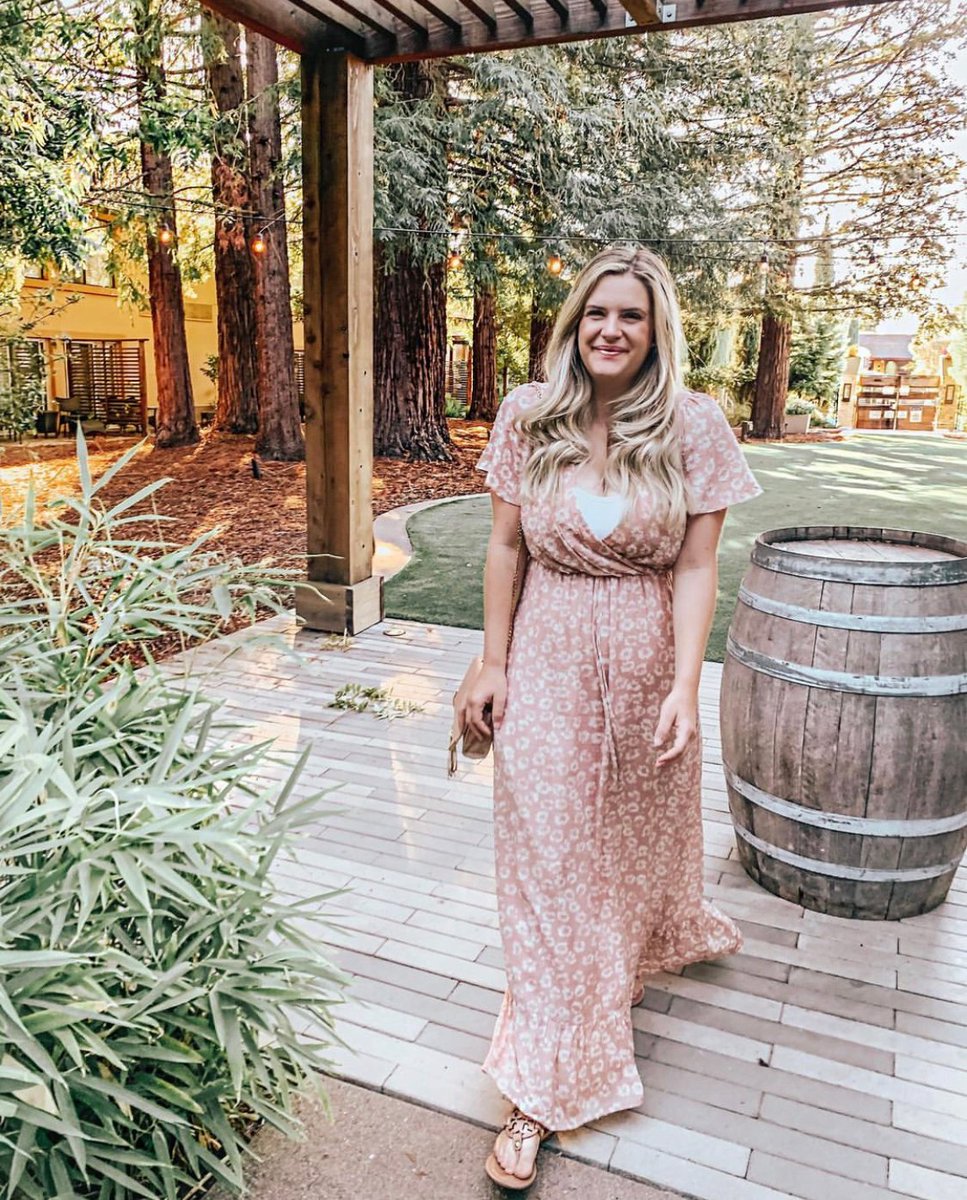 When a Napa Valley getaway calls, you answer. Especially when that getaway is offering spacious rooms, courtyard patios, a resort-style pool, and an amazing on-site restaurant. We know nobody likes to answer their phone, but we think you better take this one. 📷@thesunkissedlife_