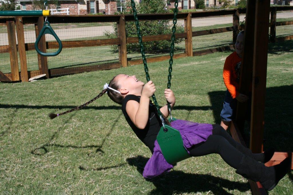 WePlayAlot's tweet photo. Listen to the laughter as your children laugh and swing on your backyard swing set. https://t.co/IM8N1MN1Bn