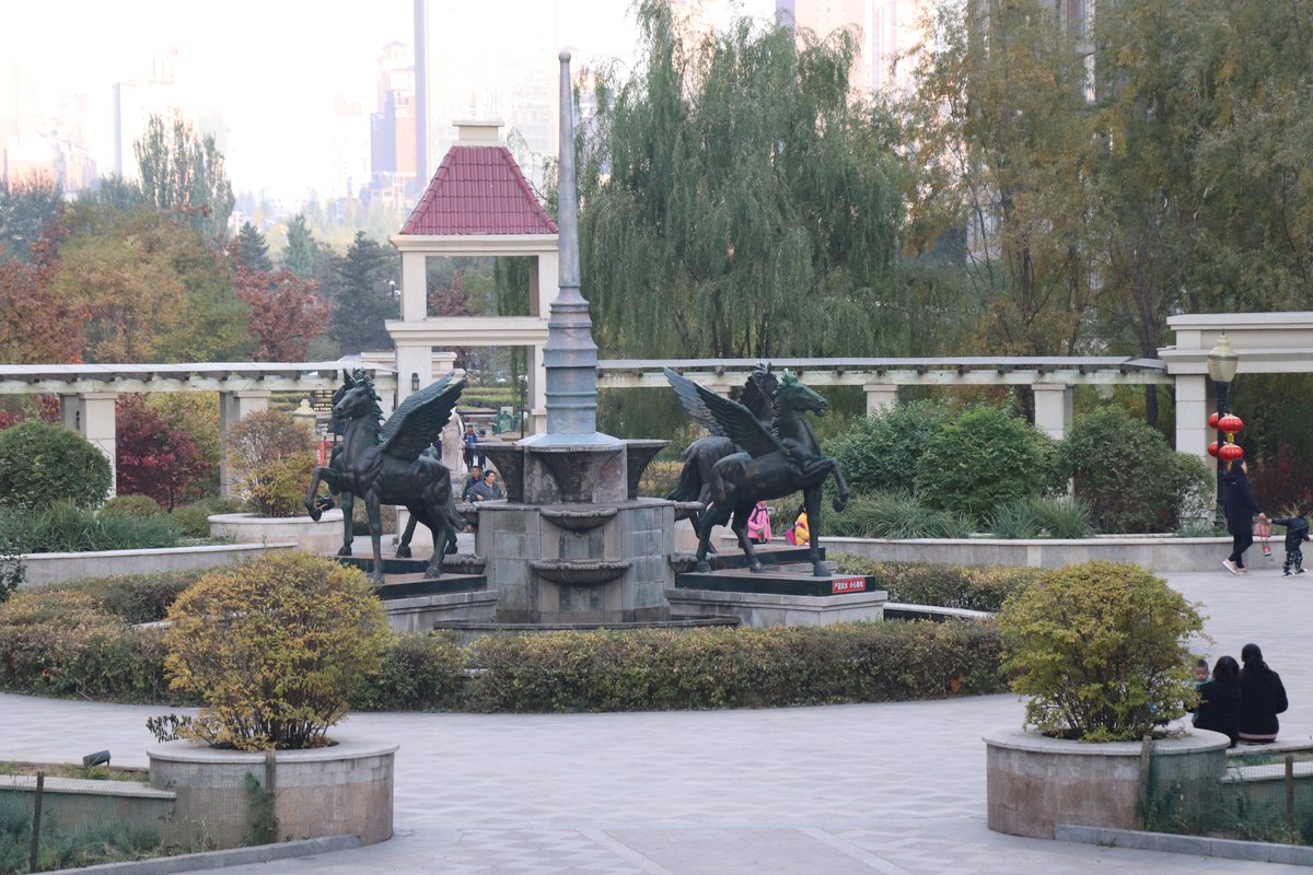 snafisaanjum's tweet photo. @UNHABITAT recommends an average of 45-50%
of urban land to be allocated as streets & open
public spaces, that exactly contemplated in the urban neighborhoods of #DatongChina. The types of #publicspaces varied based on the need & preferences of neighbourhood residents.
#China2019 https://t.co/M2CrSmkMiO