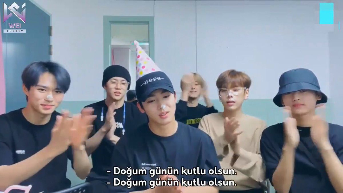 WEiTRSub's tweet photo. 📺 | ÇEVİRİ

Yohan’ın doğum gününde açtığı yayını sizler için çevirdik RUi~

Keyifli seyirler dileriz! 

Youtube: https://t.co/0UOX2oe5Uq

V Live: https://t.co/oUc8b6c7qL

#위아이 #WEi @WEi__Official @WEi__Member https://t.co/EyTsD68yzD