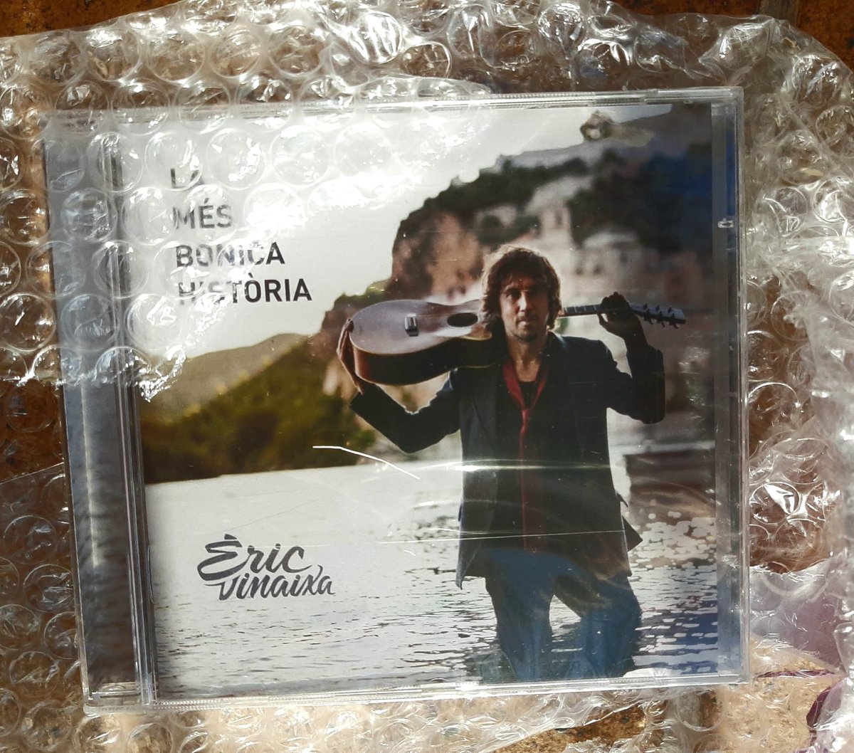 I ves per on, el dia s'ha posat ben especial de cop. Si no contesto al mòbil és que estic ocupada escoltant màgia.
<a href="/ericvinaixa/">Èric Vinaixa</a>
#lamésbonicahistòria
<a href="/Picap/">♫Discogràfica Picap♫</a>
#nomolestar