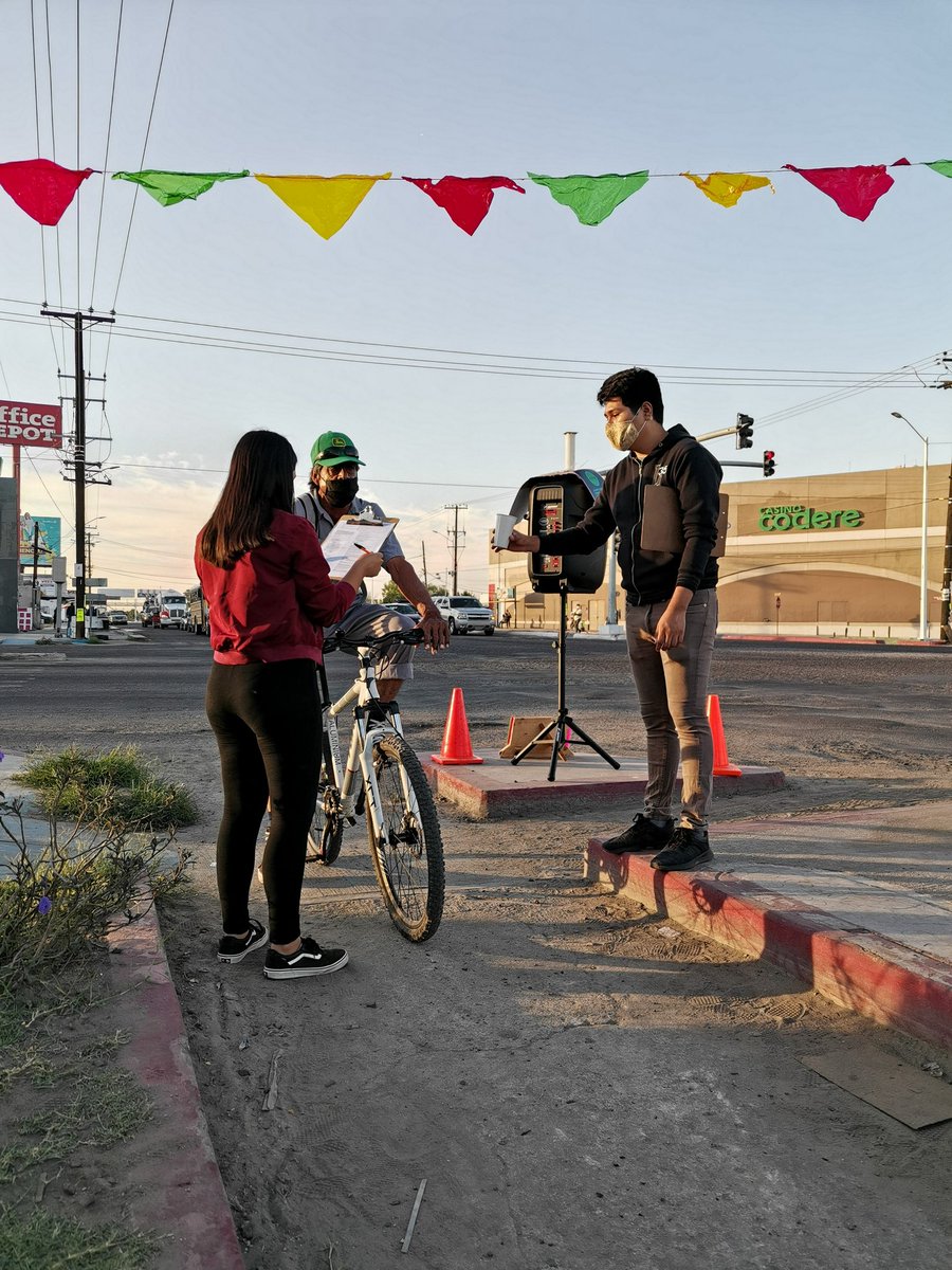 bcsicletos_ac's tweet photo. Ya estamos arrancando con la #BiciEncuesta2020 en ciclovía Forjadores esq Colosio 🤙🚲
#YoReduzco La Contaminación, el auto y la mala calidad del aire https://t.co/jC5BG4dbSZ