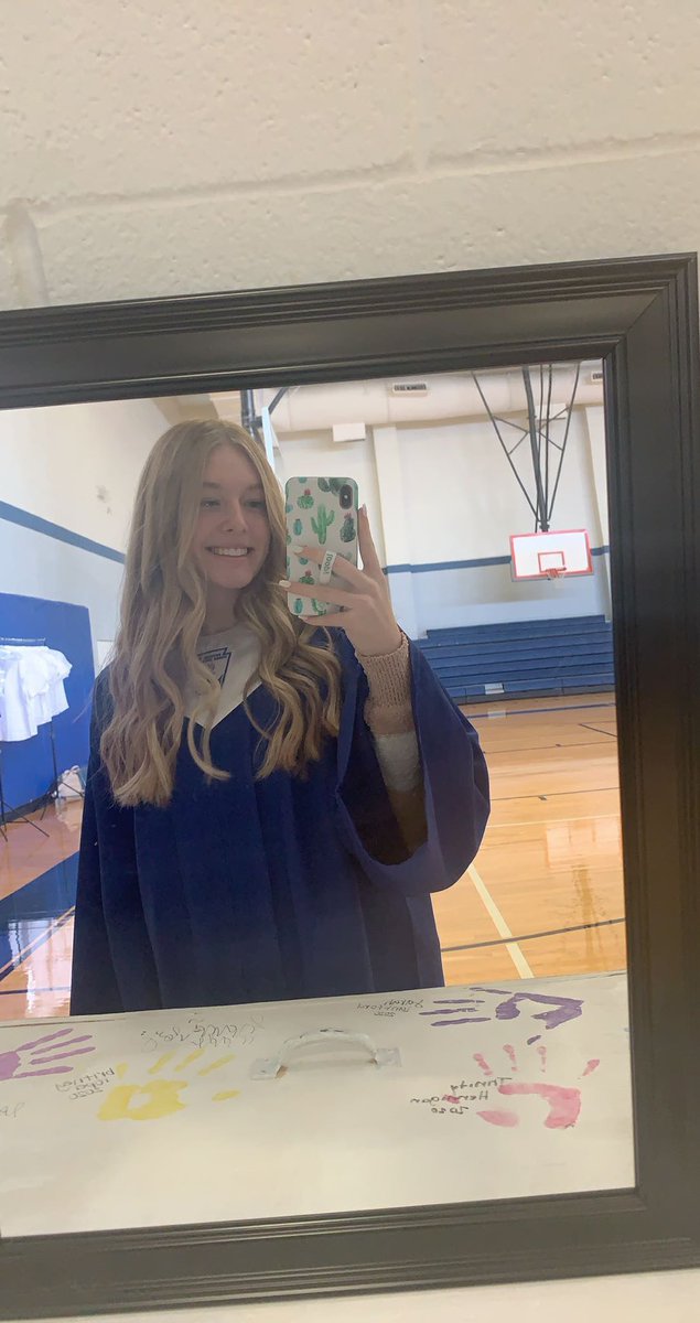 morgansonnier2's tweet photo. it’s getting closer 🎓🎓 https://t.co/JUniFT98SJ