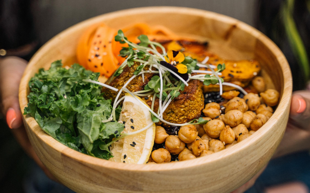 LauraFoodBev's tweet photo. From functionality and transparency to #packaging and upcycled food, here’s a breakdown of FoodBev Media’s top five #food trend predictions for 2021. https://t.co/SphvFd56mV https://t.co/jVOPR6OYnX