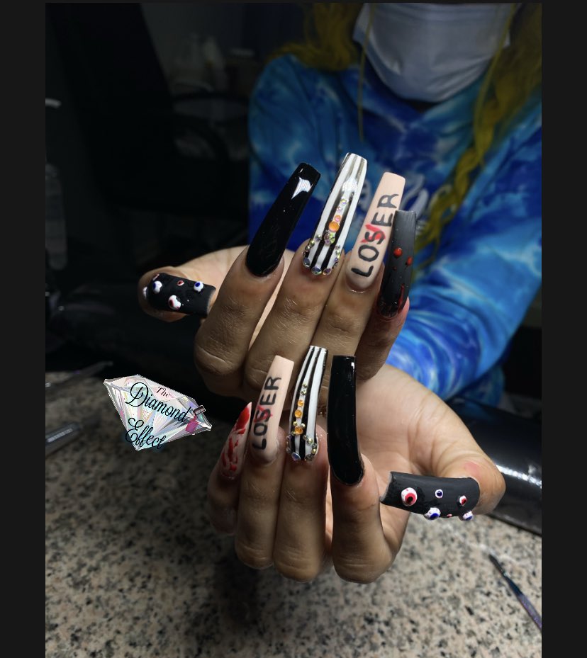 DiaSayWhat's tweet photo. Well if you’re in Chicago , looking for a nail tech come see me ! I’m on stony ❤️

IG; _thediamondeffect https://t.co/MGhR6ZOuxY