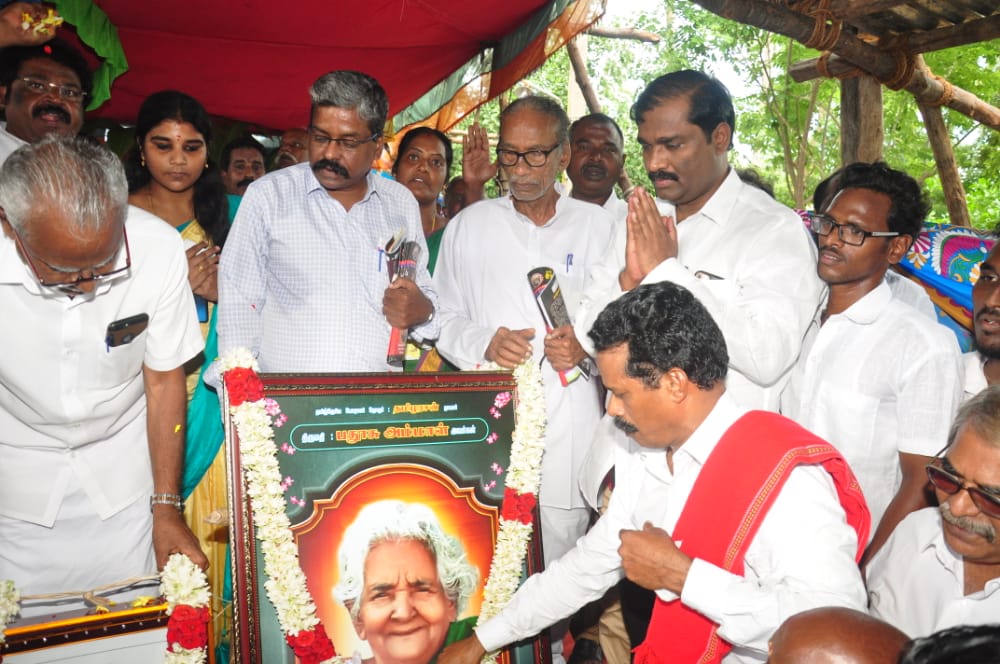 VelmuruganTVK's tweet photo. இன்று  மதகளிர் மாணிக்கம் கிராமத்தில் நடைபெற்ற தமிழ்தேசியப் போராளி தோழர் திரு.தமிழரசன். அவர்களின் தாயார் பதூசு அம்மாள் அவர்களின் நினைவேந்தல் மற்றும் படத்திறப்பு நிகழ்வில் பங்கேற்று உரையாற்றினேன். https://t.co/6pLBJ7CFa3