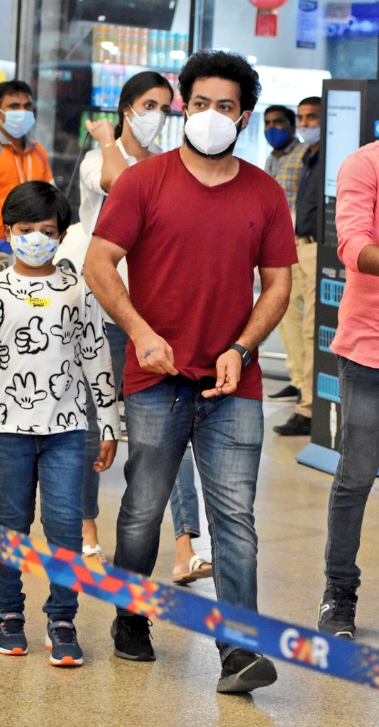 NTRFanTrends's tweet photo. NTR @tarak9999 with his family returned to Hyderabad after their holiday in Dubai.

#KomaramBheemNTR https://t.co/PySK04KDh7