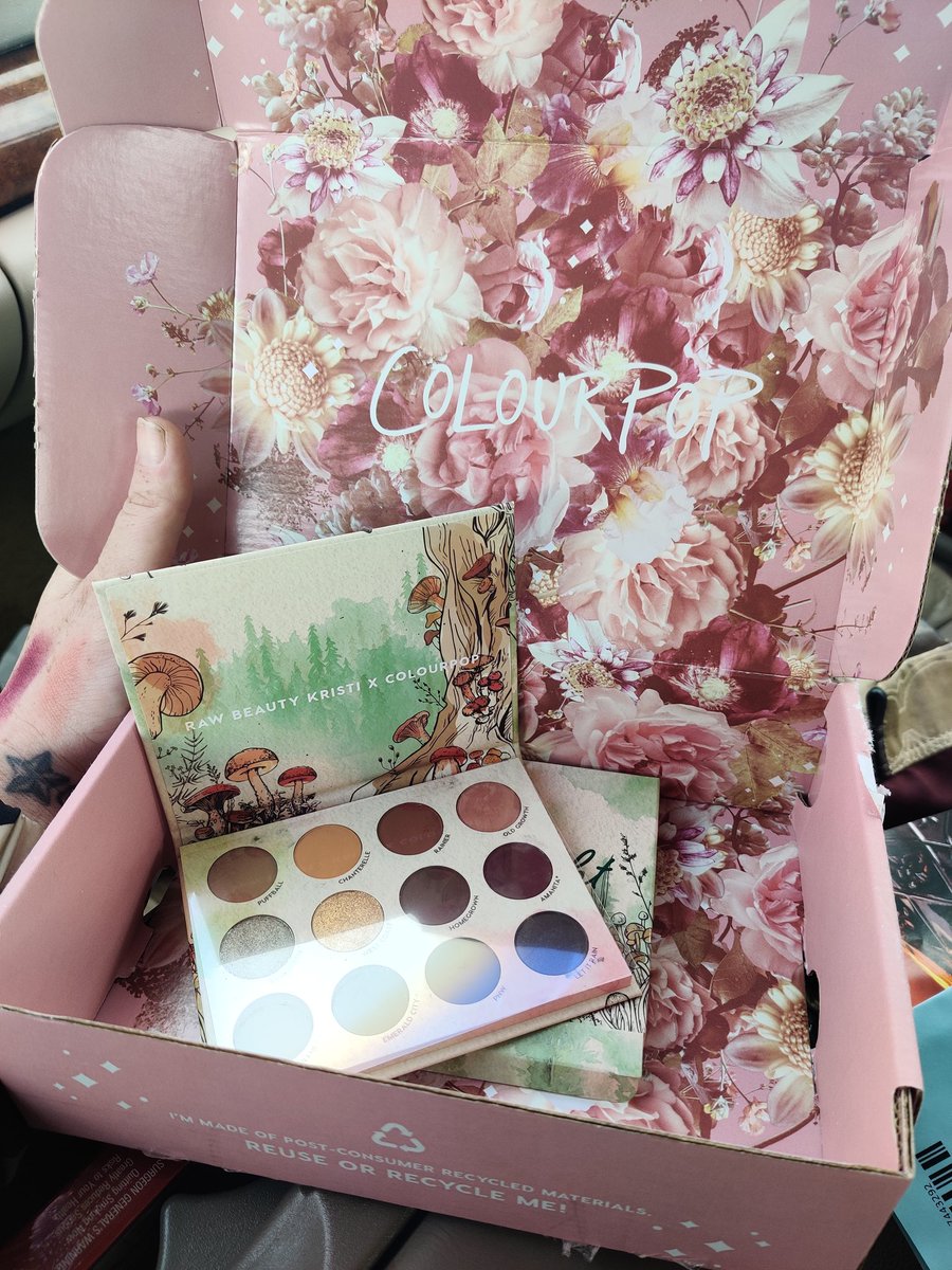 saltystella's tweet photo. @RawBeautyKristi IT'S HEREEEEEEEEEE! https://t.co/DdnuOc7cle