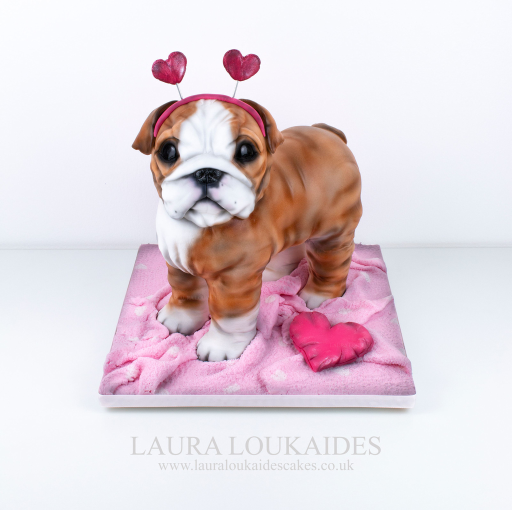 CakeDecorateCo's tweet photo. @lauraloukaides created this adorable 'love bug' cake, using the Laying Creature Mould and 4 Leg creature Feet by Molly's Creature Creator 🐰

Get your hands on these revolutionary cake moulds for 5% off - offer ends Midnight Thursday! 

Shop Now → https://t.co/42yzkLStM4 https://t.co/J4YK8fBLe5