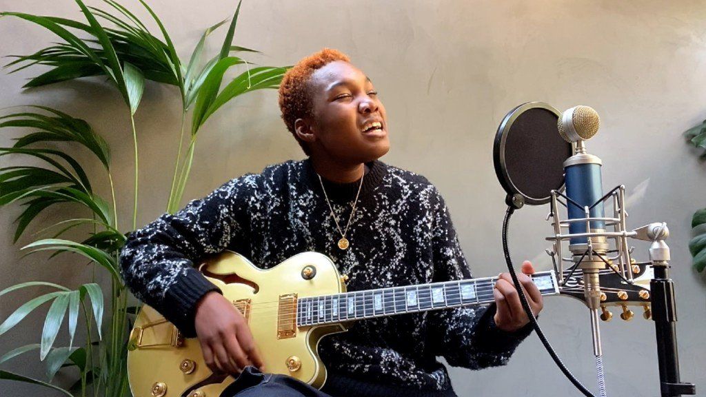 kxtradio's tweet photo. Only 20 years old, and already one of 2020's most promising breakthrough acts, London-based singer/songwriter @arloparks is now winning the hearts of Stateside music lovers, and with this performance of her gateway track "Hurt," prepare to fall in love. 🎶 https://t.co/tlzFwel3Th https://t.co/NwNE6MYSdv