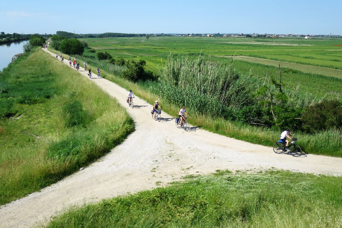 È partita la fase di progettazione (e successiva realizzazione) anche per il lotto veneto della ciclovia VENTO: 13,8 km che collegheranno il comune di Loreo (RO) a quello di Chioggia (VE).

Scopri di più su cicloviavento.it

#cicloviavento #venetostrade #regioneveneto