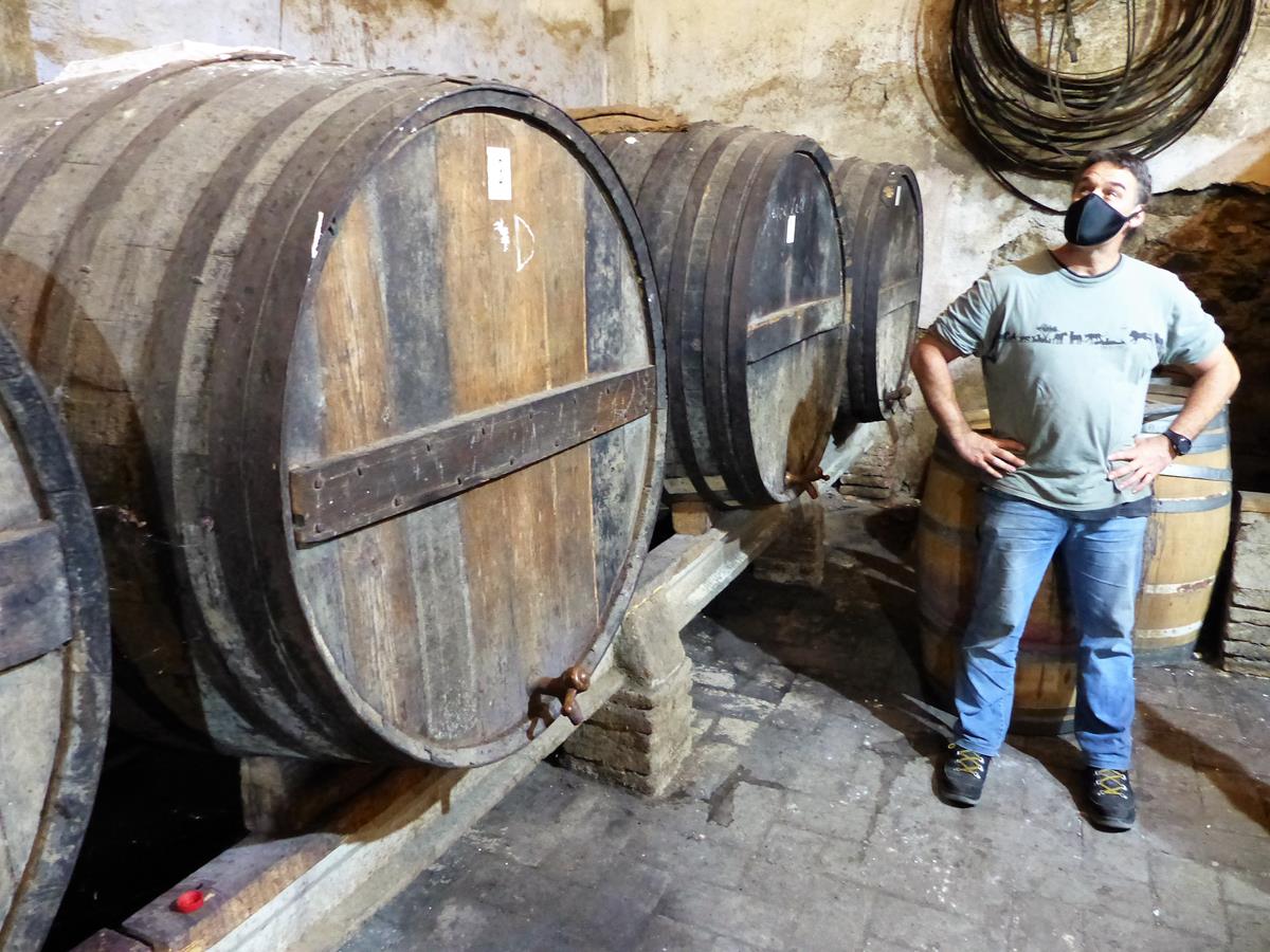 ADHalliwell's tweet photo. Part 2 of my recent #Priorat trip. This time to #CellerCalPla. Pretty historic feel to the property but some great wines, no doubt due to their Mas d'en Compte vineyard. #CalPla. https://t.co/OyUXZqSnbH