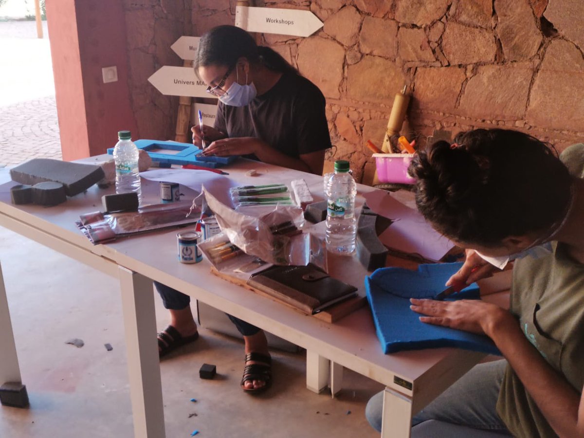 mahir_center's tweet photo. À MAHIR, les participants apprennent à manipuler les matières, développent leur goût artistique et rétablissent la connexion entre l’intellect et le travail de création manuelle.
@UM6P_officiel #art #creativite #jeunesse #maroc https://t.co/TqshY6VHB3
