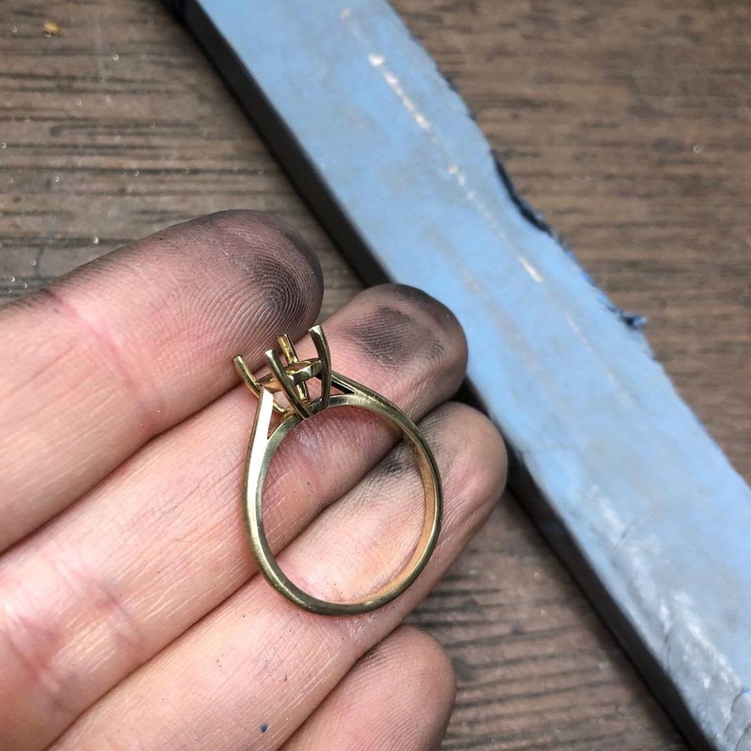 Finishing generally refers to the final stage of jewelry manufacture, but it can include most any surface treatment. Polishing specifically refers to the ultimate smoothing of a surface to obtain a high luster or uniform reflectivity.⁣
⁣
Photo Credits: 📷jewelleryalchemist⁣