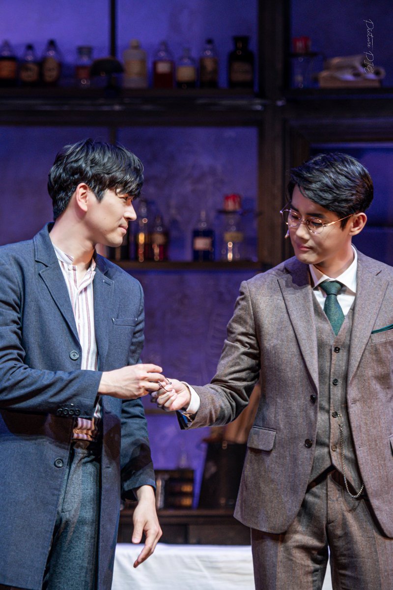 Picture_pie's tweet photo. 201118 뮤지컬 배니싱 커튼콜
김의신 #정민
윤명렬 #유승현

우리 같이 좋은 의사가 되자 https://t.co/GRtZQS2vjW