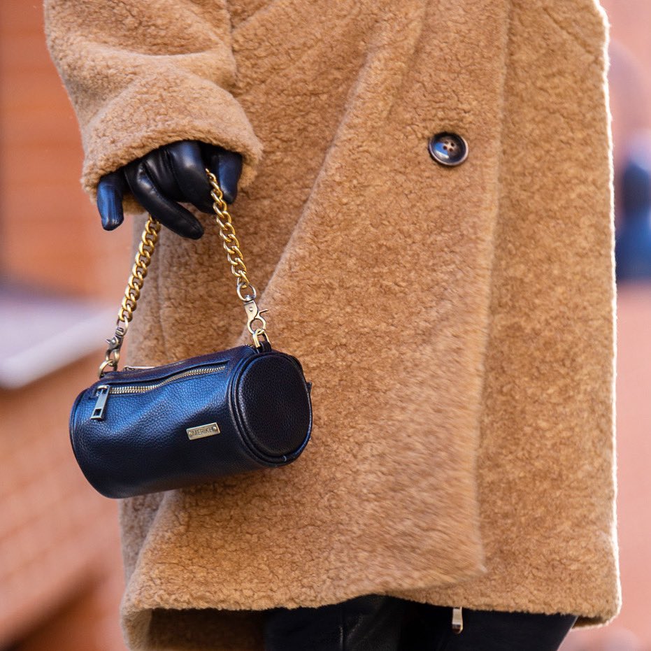 MERIKHbags's tweet photo. Dressed for success.
#MERIKHbags #multifunctionalbag
https://t.co/RT3qFruddu 

#handbag #designerbag #instabag #lifestyle #lifestylebrand #fashion #fashionbag #ootd #bag #onlineshopping #shopping #shoppingonline #streetstyle #casualbag #crossbody #botd #dotd #businesswoman https://t.co/VcWGztDkE5